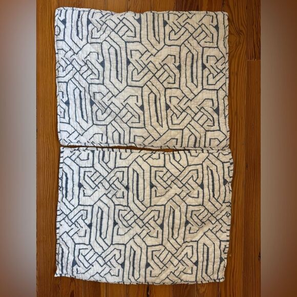 Elisabeth York Pillowshams - Picture 1 of 7